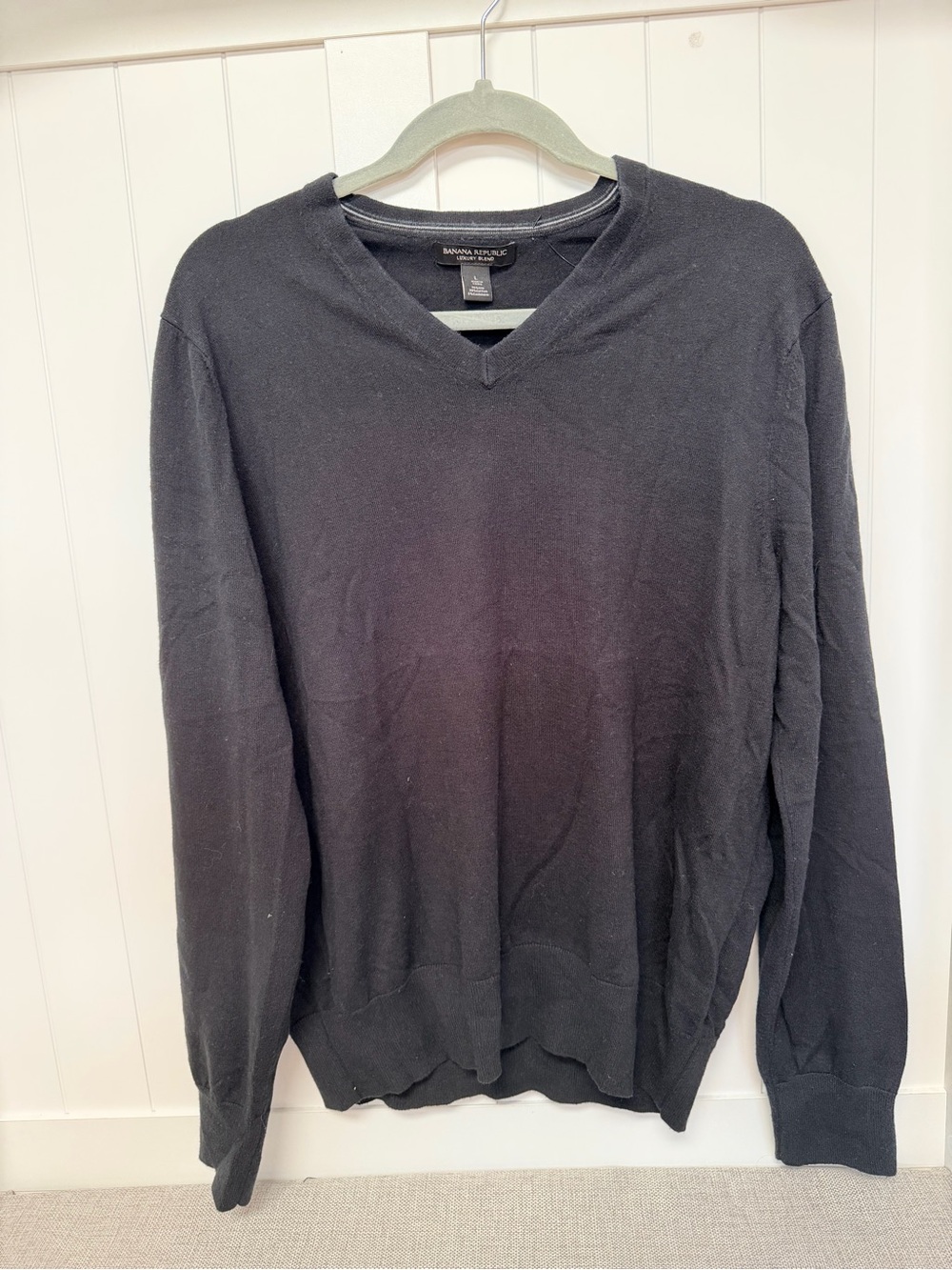 Banana Republic Men's Black V-Neck Lightweight Sweater